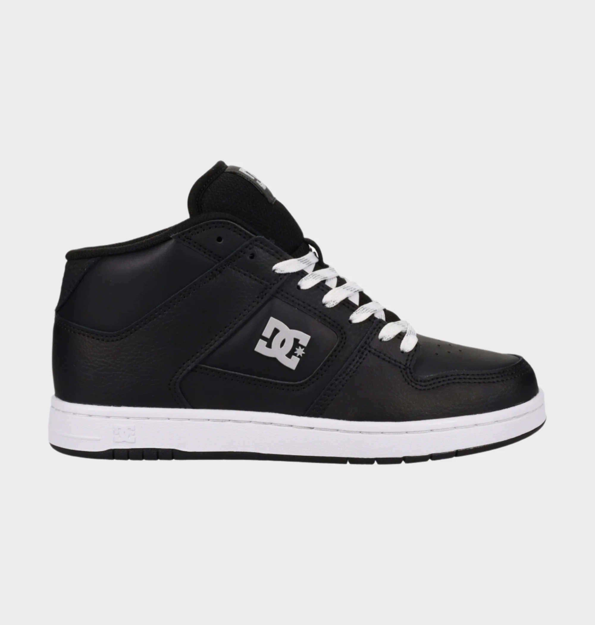 Womens Manteca 4 Mid Skate Shoes - Image 2