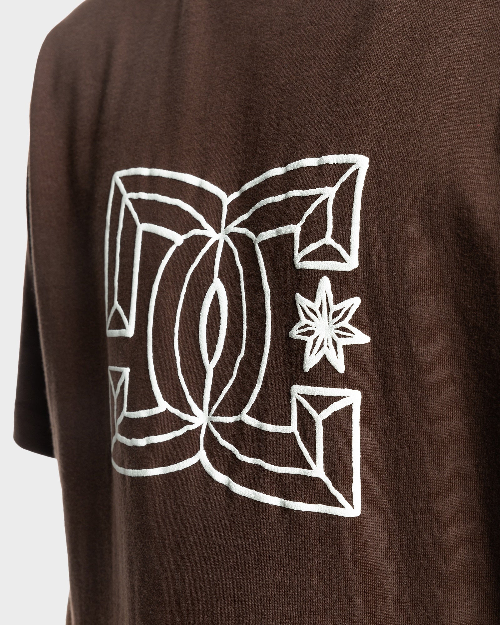 Mens Outline Star T-Shirt - Image 4