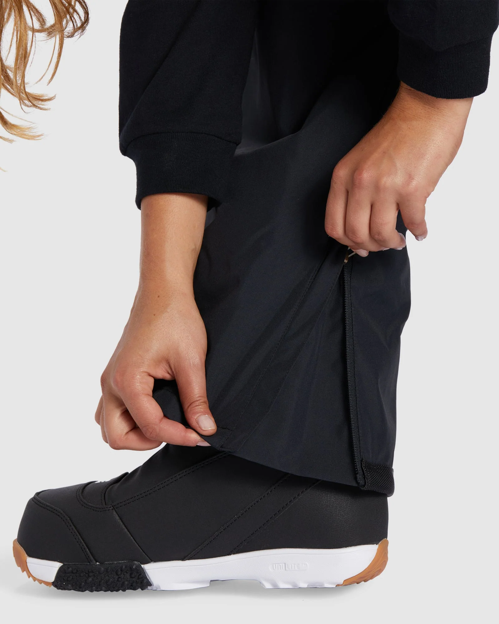 Womens Valiant Snow Bib - Image 7
